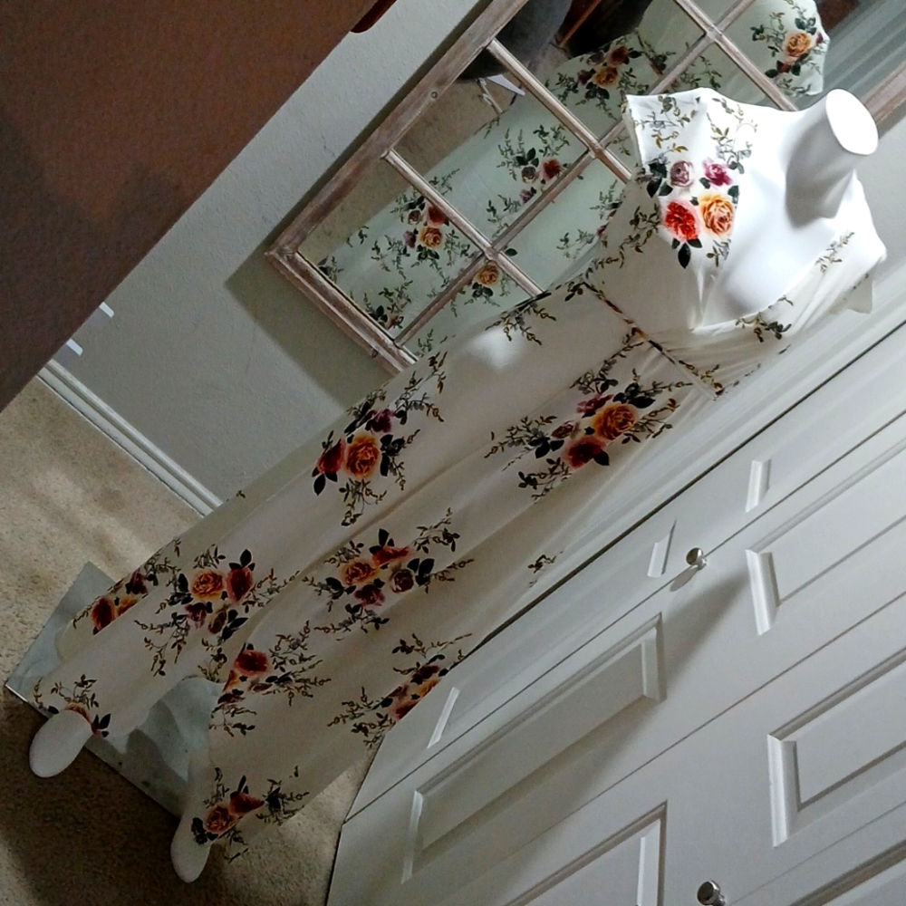 SHOWPO White Floral Wrap Dess size 8